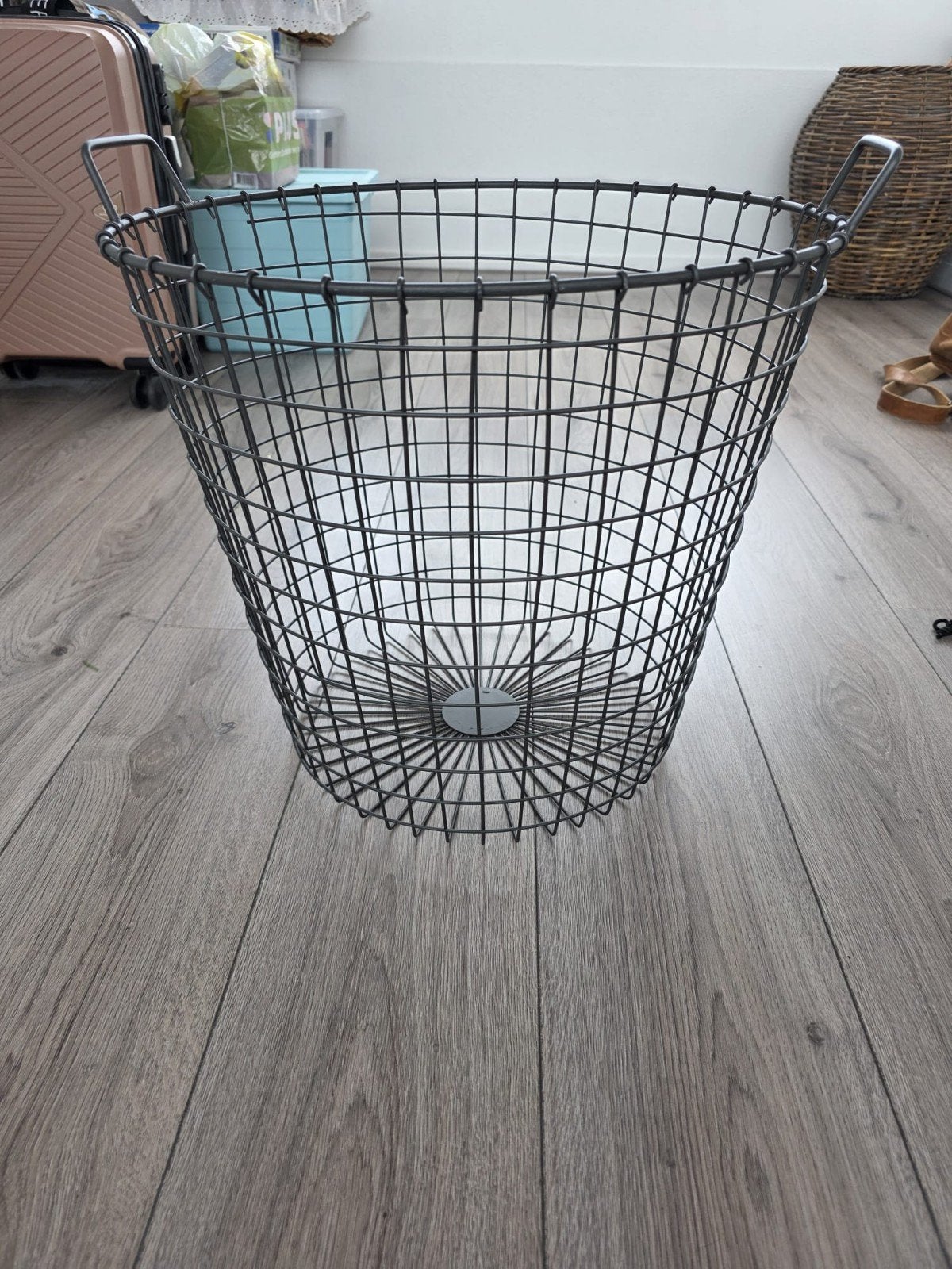 Grote metalen draadmand - Zwart, Huis en Inrichting, Woonaccessoires | Schalen en Manden, Ophalen