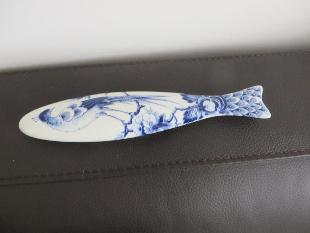 Delfts blauw aardewerk wand beeldje vis met pauw decor, Antiek en Kunst, Ophalen of Verzenden
