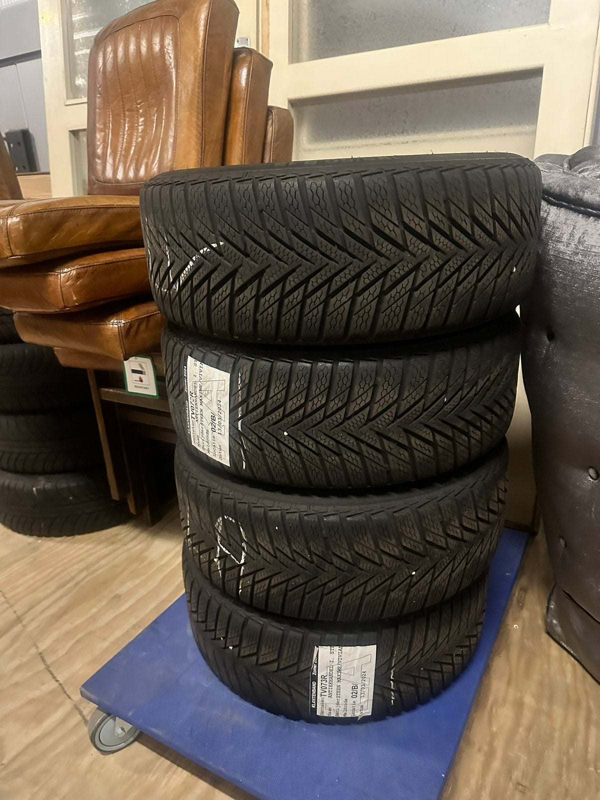 Originele winterbanden set Volkswagen UP! Borbet velgen, Auto-onderdelen, 15 inch, Banden en Velgen, Personenwagen, Winterbanden