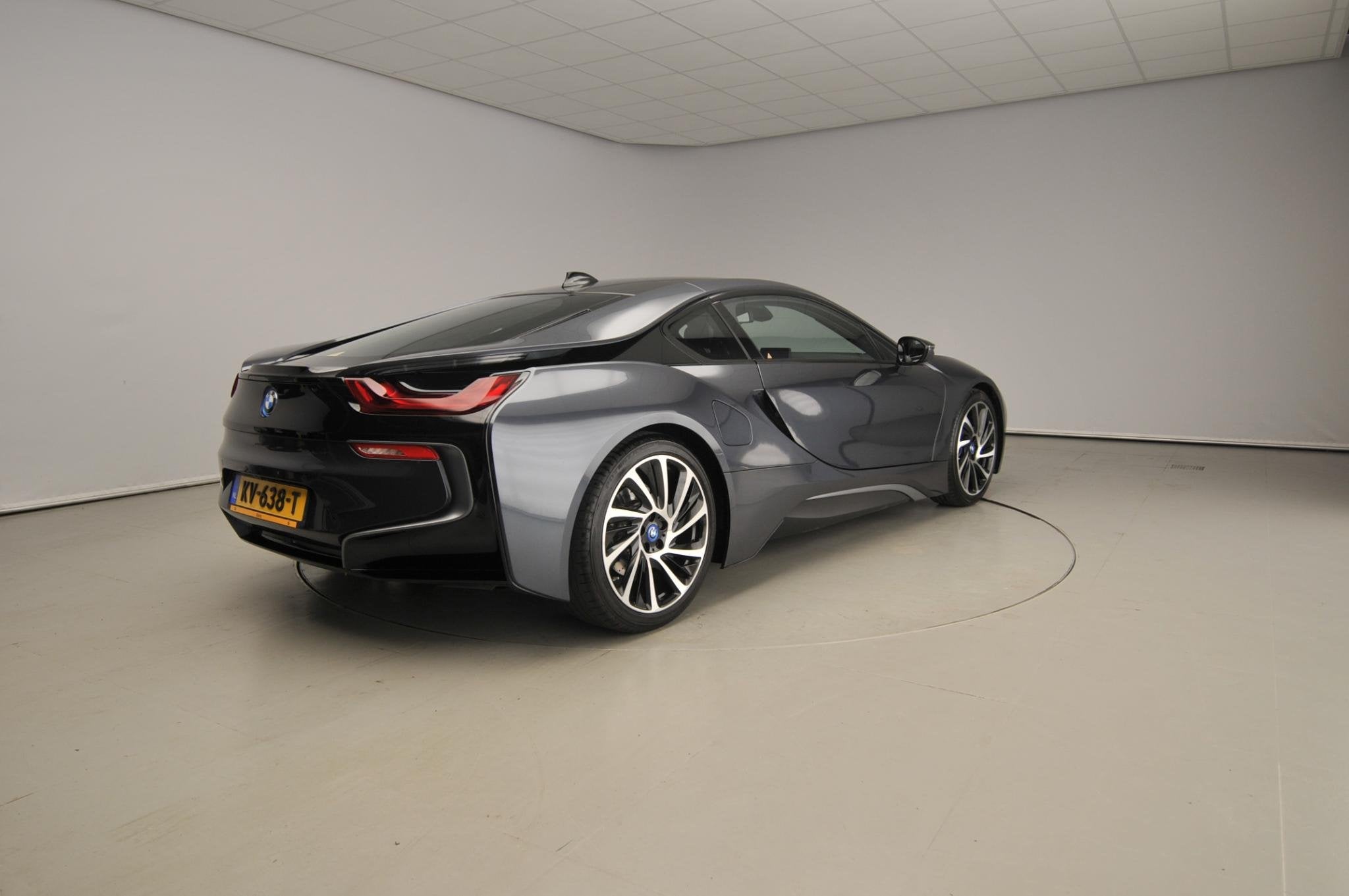 BMW i8 Coupé Automaat / Leder / LED / Driving assist / Head, Auto's, Automaat, 48 km/l, 4 stoelen, 7 kWh