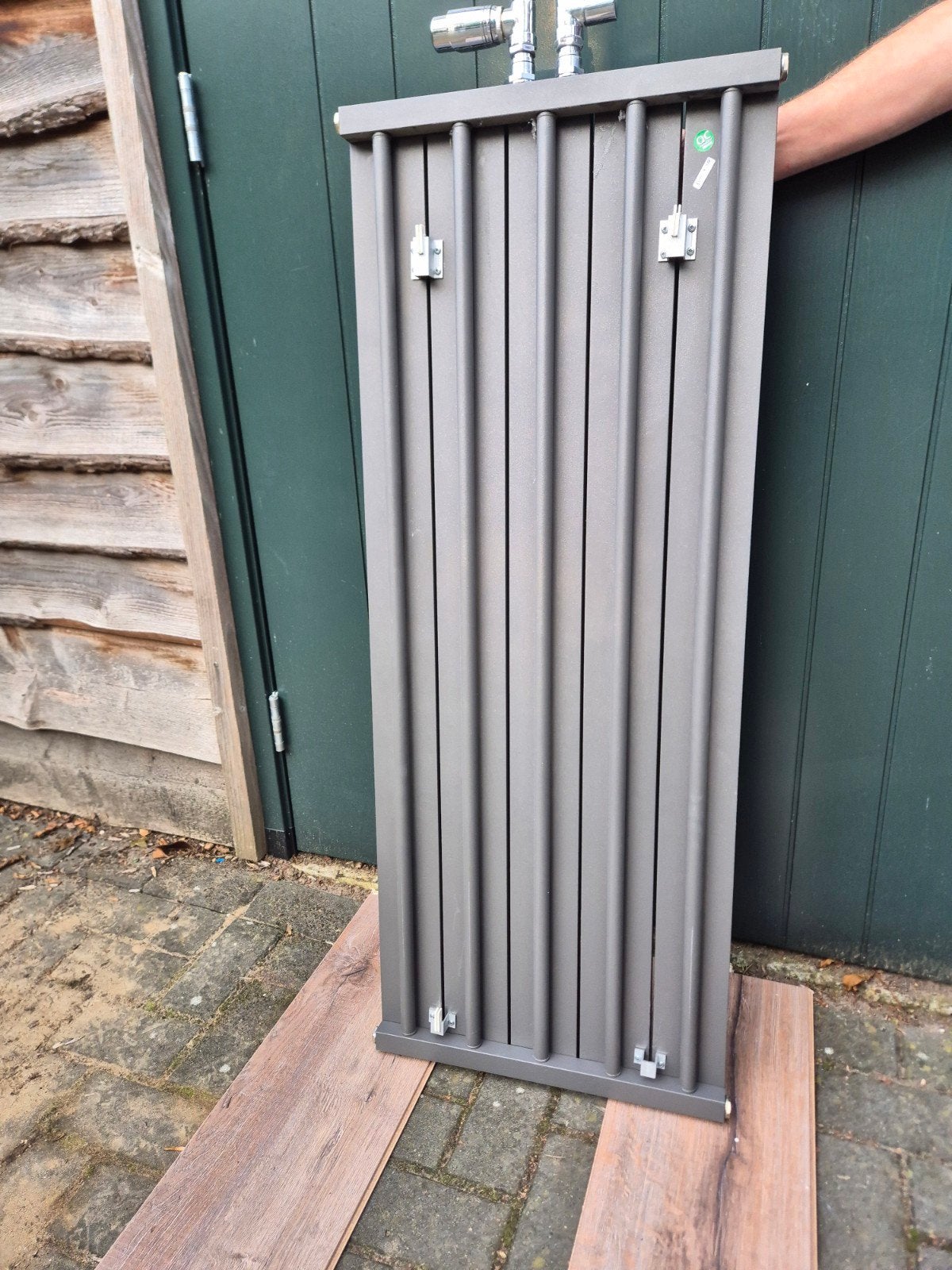 Design radiator met thermostaatkraan - Zo goed als nieuw, Doe-het-zelf en Verbouw, Ophalen, 500 tot 800 watt, Radiator, Minder dan 60 cm