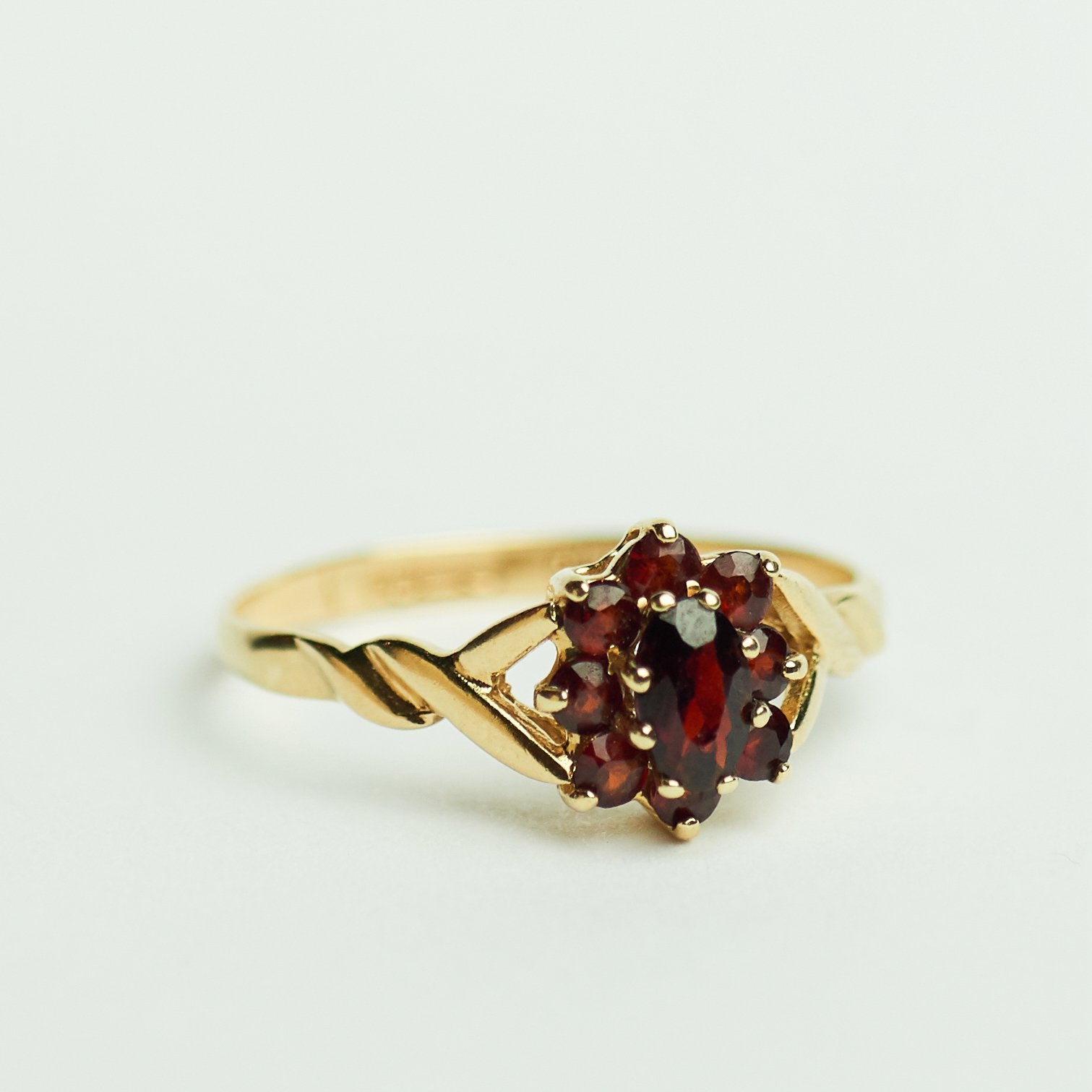 Vintage cluster ring granaat, Sieraden, Tassen en Uiterlijk, Ophalen of Verzenden, Zo goed als nieuw, 17 tot 18, Met edelsteen