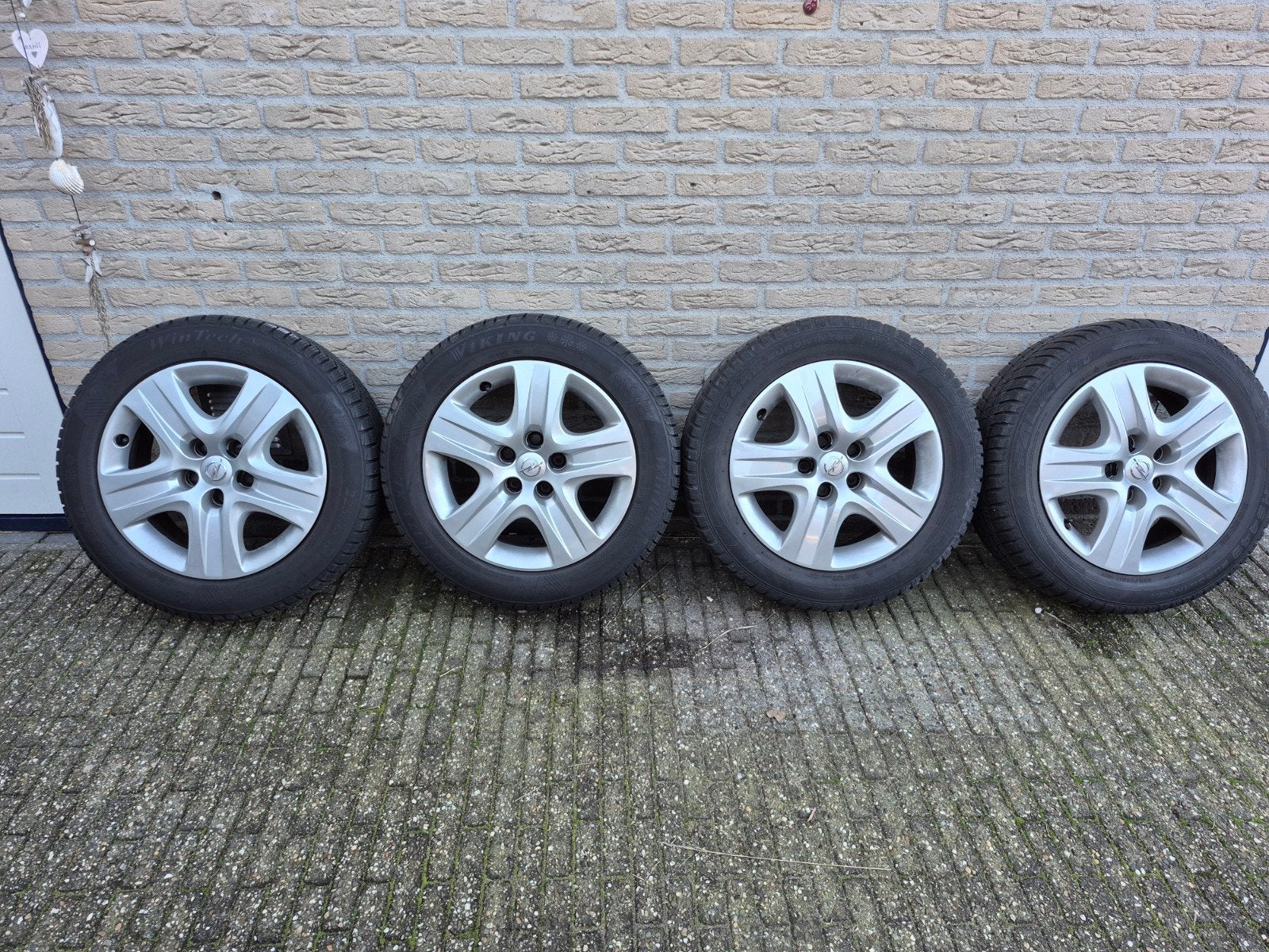 Opel Insignia Winterbanden Set 225/55 R17 met TPMS Sensoren, Auto-onderdelen, Banden en Velgen, 17 inch, 225 mm, Winterbanden