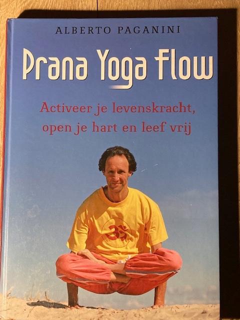 Prana Yoga Flow van Alberto Paganini, Boeken, Ophalen of Verzenden, Zo goed als nieuw, Meditatie of Yoga, Instructieboek
