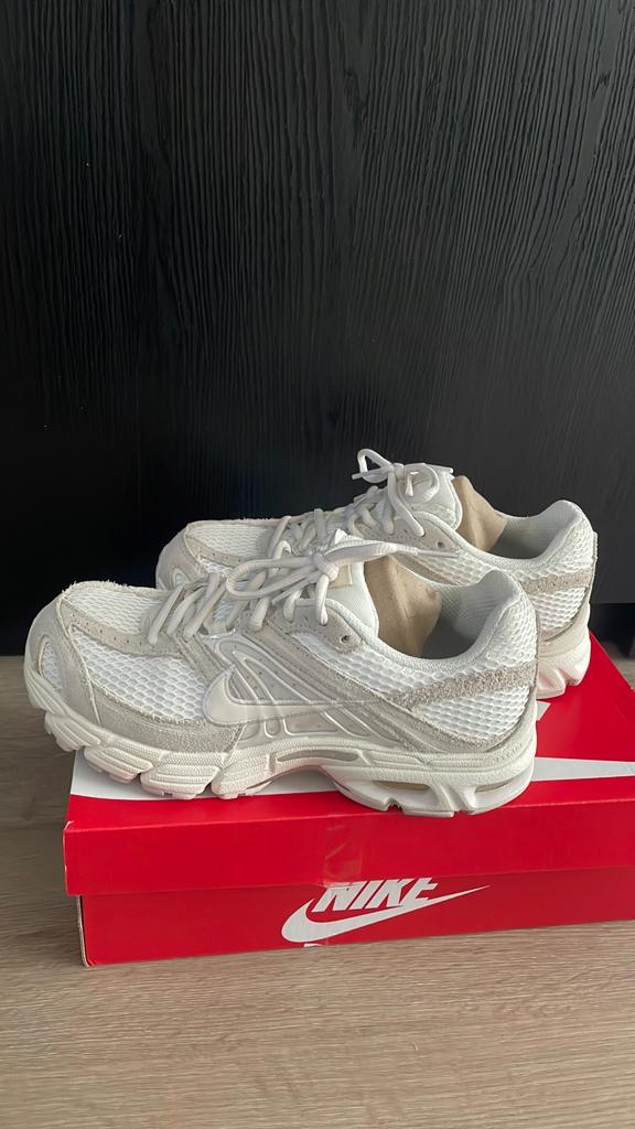 NIKE AIR MAX MOTO 2k SE maat 40,5, Ophalen of Verzenden, Zo goed als nieuw, Hardloopschoenen, Nike