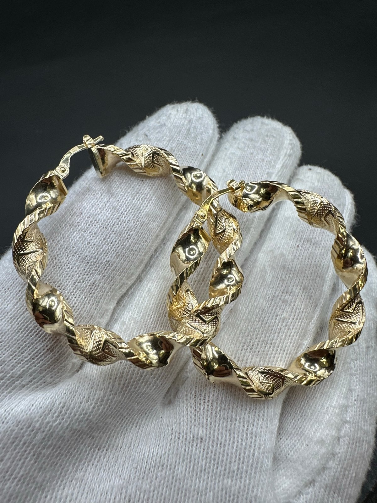 14k Gouden Wokkel Oorbellen, Sieraden, Tassen en Uiterlijk, Oorbellen, Ophalen of Verzenden, Zo goed als nieuw, Goud, Hangers