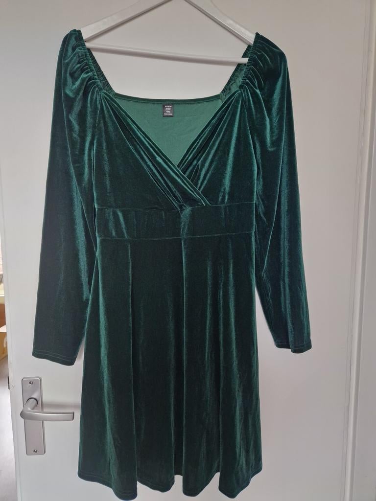 Nieuwe groene fluwelen jurk / xl, Kleding | Dames, Jurken, Maat 46/48 (XL) of groter, Nieuw, Ophalen of Verzenden, Onder de knie