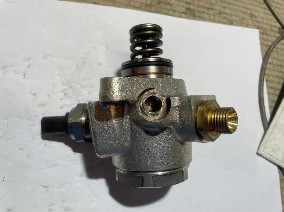 Hogedrukpomp Audi/VW 02S240 8 04E 127 026H, Ophalen, Gebruikt