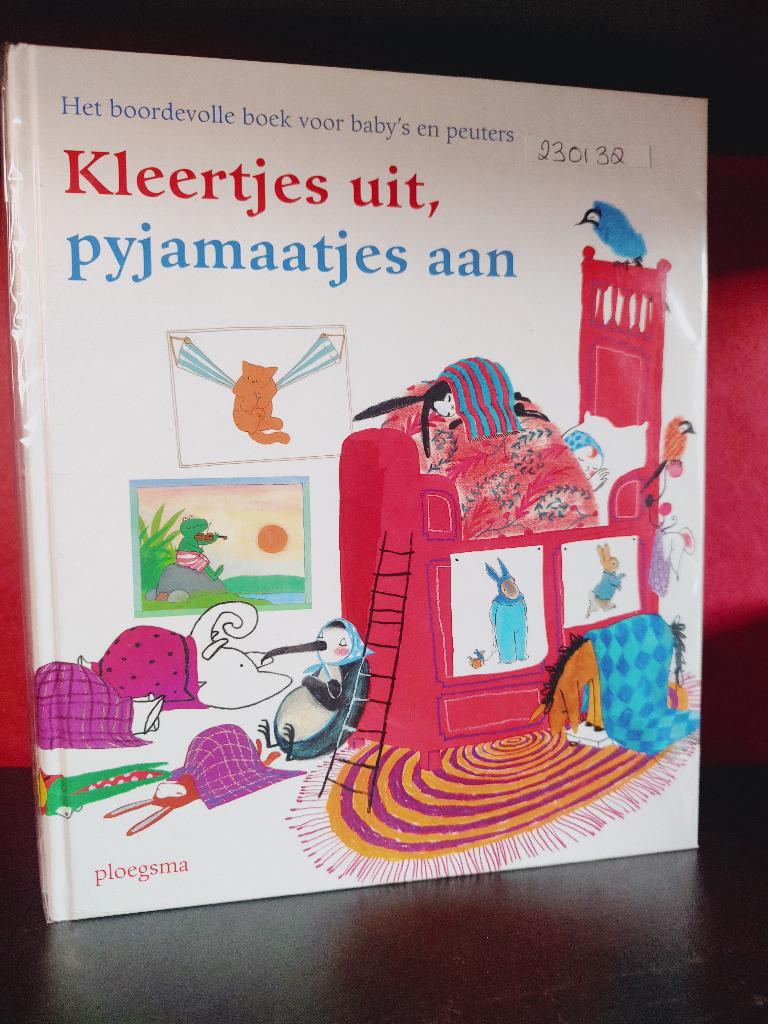 KLEERTJES UIT, PYJAMAATJES AAN, voor baby's en peuters, Boeken, Verzenden, Zo goed als nieuw