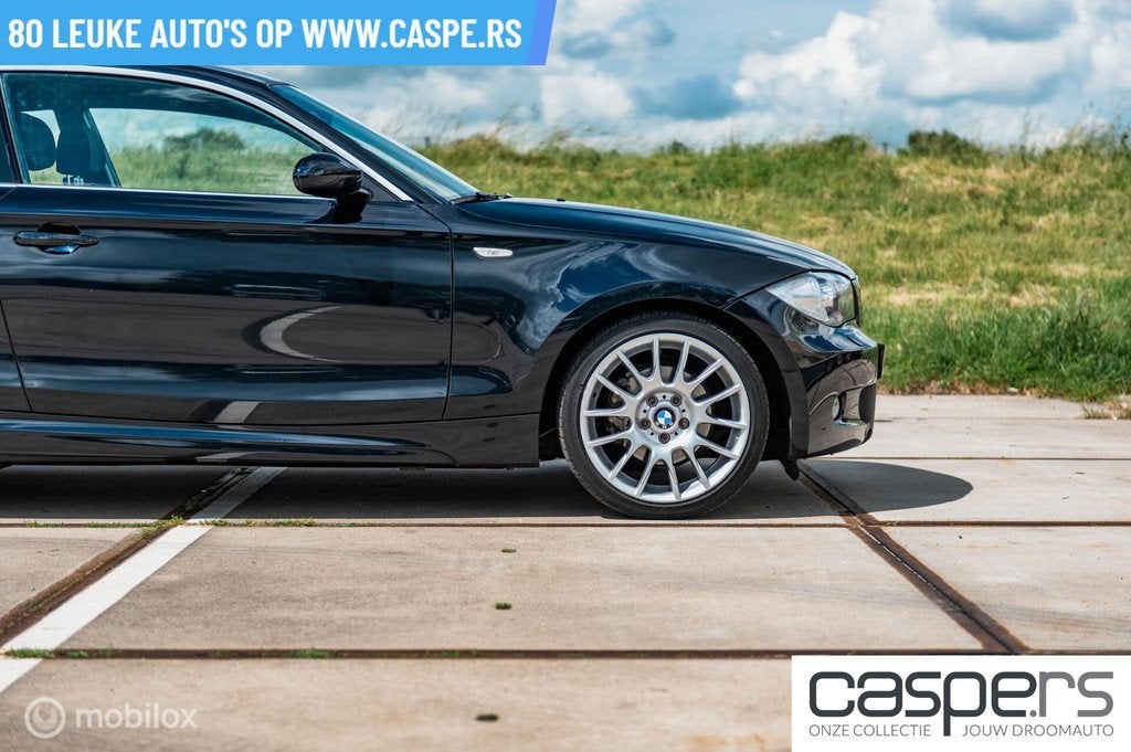 BMW 120i Limited Sport Edition | M Pakket | Carbon-schwarz, Auto's, BMW, Achterwielaandrijving, Zwart, 4 cilinders, Leder en Stof