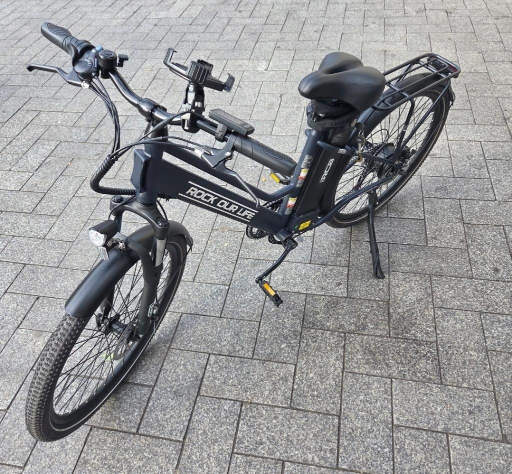 Decathlon E-bike - 9 Months Old-26-inch-black blue, Fietsen en Brommers, Elektrische fietsen, Zo goed als nieuw, 51 tot 55 cm