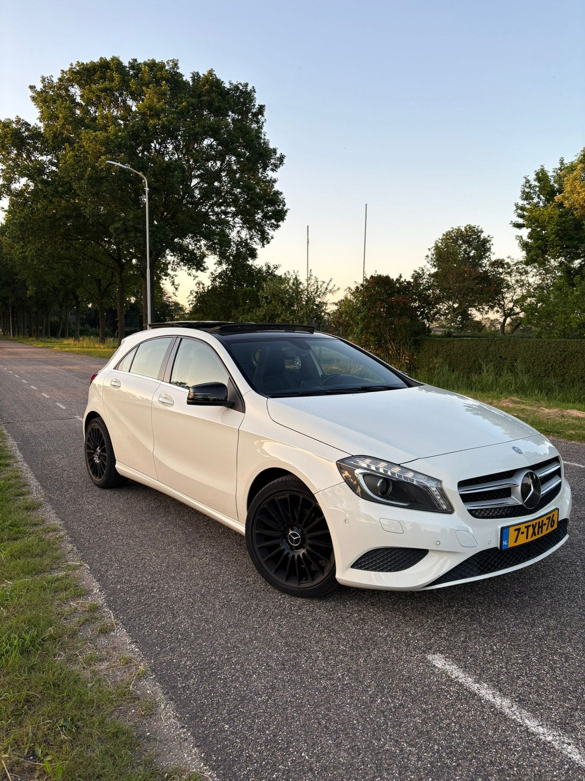 Mercedes-Benz A-Klasse A180 1.6 Blue EFF Aut7 2014 Wit, Auto's, Mercedes-Benz, Stof, 4 cilinders, 1200 kg, Particulier