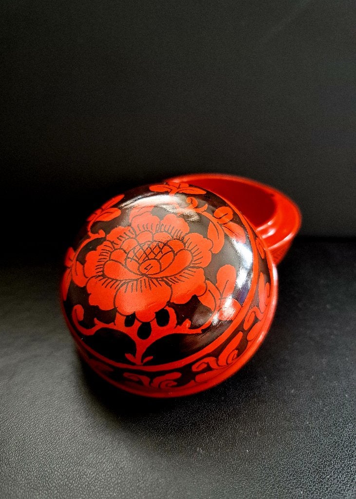 Bol japans zwart rood lakdoosje, Antiek en Kunst, Ophalen of Verzenden