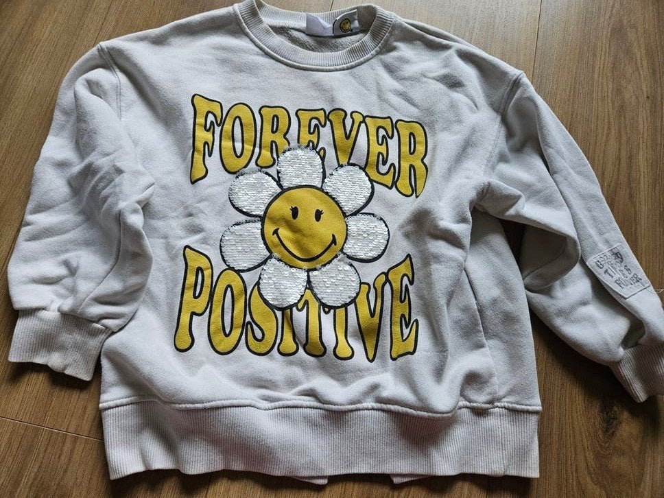 Smiley World sweater 'Forever Positive' maat 128, Ophalen of Verzenden, Zo goed als nieuw, Smiley World, Jongen of Meisje