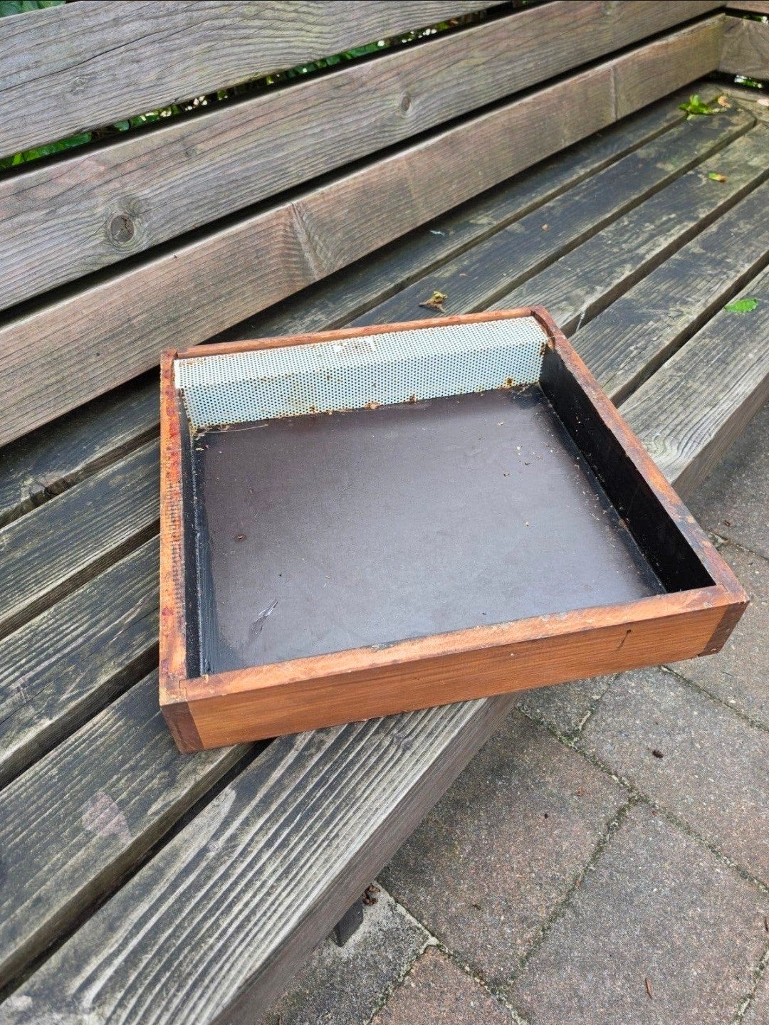 dadant us voerbakken 12 liter, Bijen