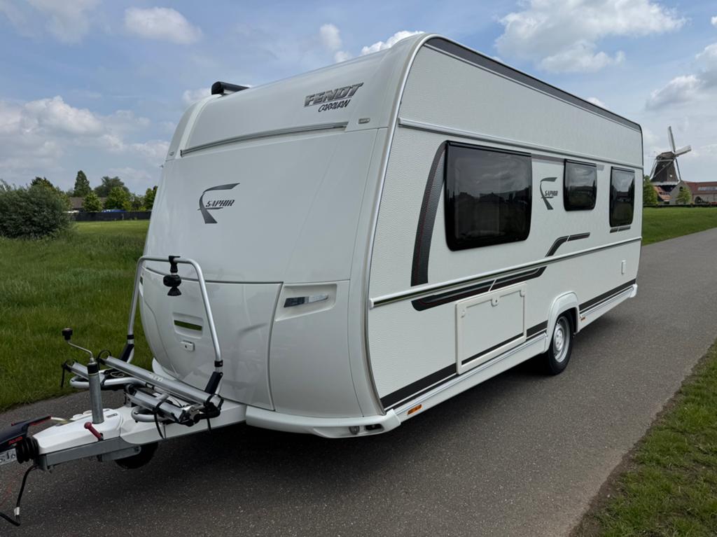 Fendt Caravan Saphir 495 met Rondzit, Mover en Luifel, Caravans en Kamperen, Vast bed, Rondzit, Particulier, Fendt