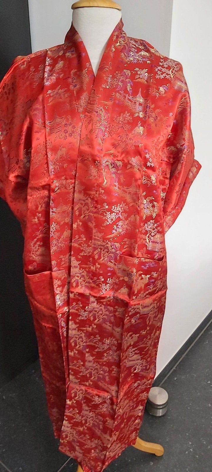 Rode zijde kimono met Chinese print - Maat L, Maat 42/44 (L), Ophalen of Verzenden, Onbekend, Zo goed als nieuw