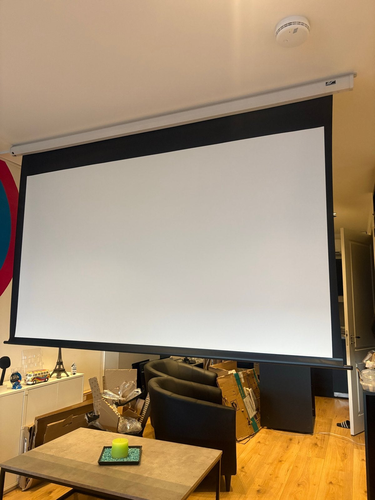 Elektrisch projectiescherm - 120 inch - Zo goed als nieuw, Ophalen, Elektrisch, Zo goed als nieuw