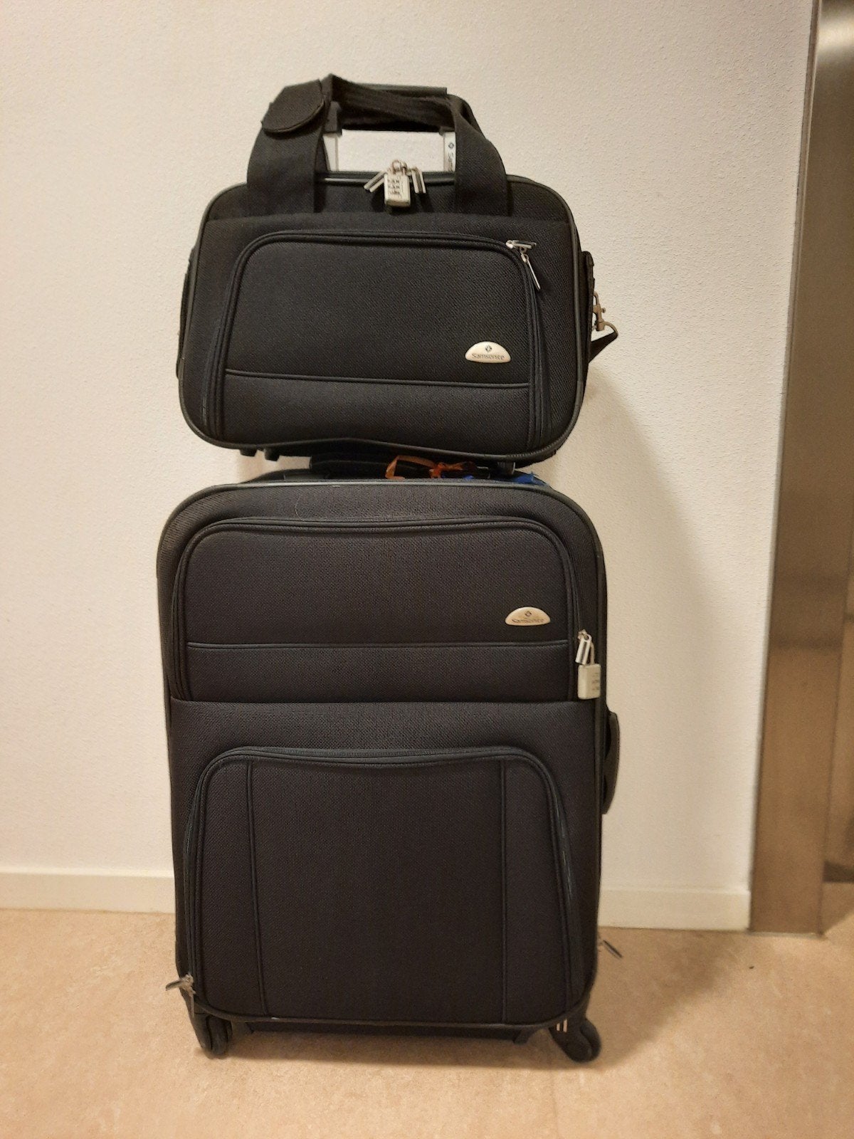 Samsonite koffer set: Grote koffer + handbagage reistas, Sieraden, Tassen en Uiterlijk, Ophalen of Verzenden, Zwart, 30 cm of meer