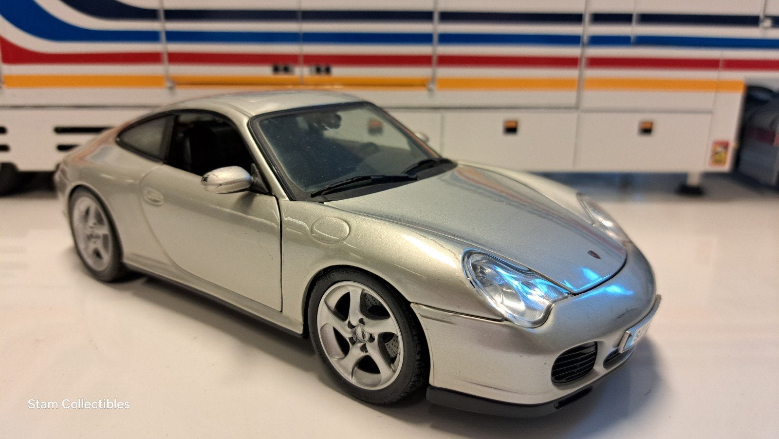 Maisto Porsche 911 996 Carrera 4S Silver Metallic, Hobby en Vrije tijd, Modelauto's | 1:18, Gebruikt, Maisto, Auto, Ophalen of Verzenden