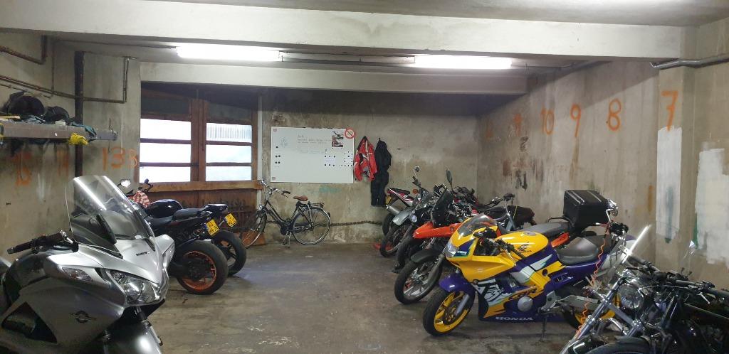 Stalling voor motoren, Ophalen, Gebruikt