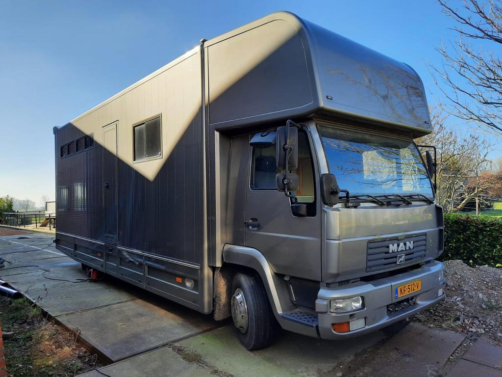 Prachtige MAN 4 paardsvrachtwagen, Dieren en Toebehoren, Paarden en Pony's | Trailers en Aanhangwagens, Ophalen of Verzenden, Zo goed als nieuw