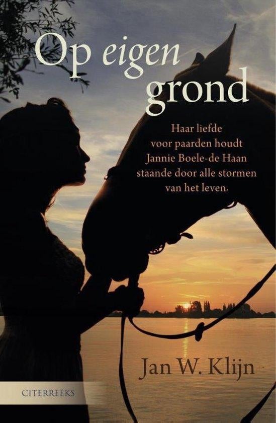 Op eigen grond, W. Klein roman, Ophalen of Verzenden, Zo goed als nieuw