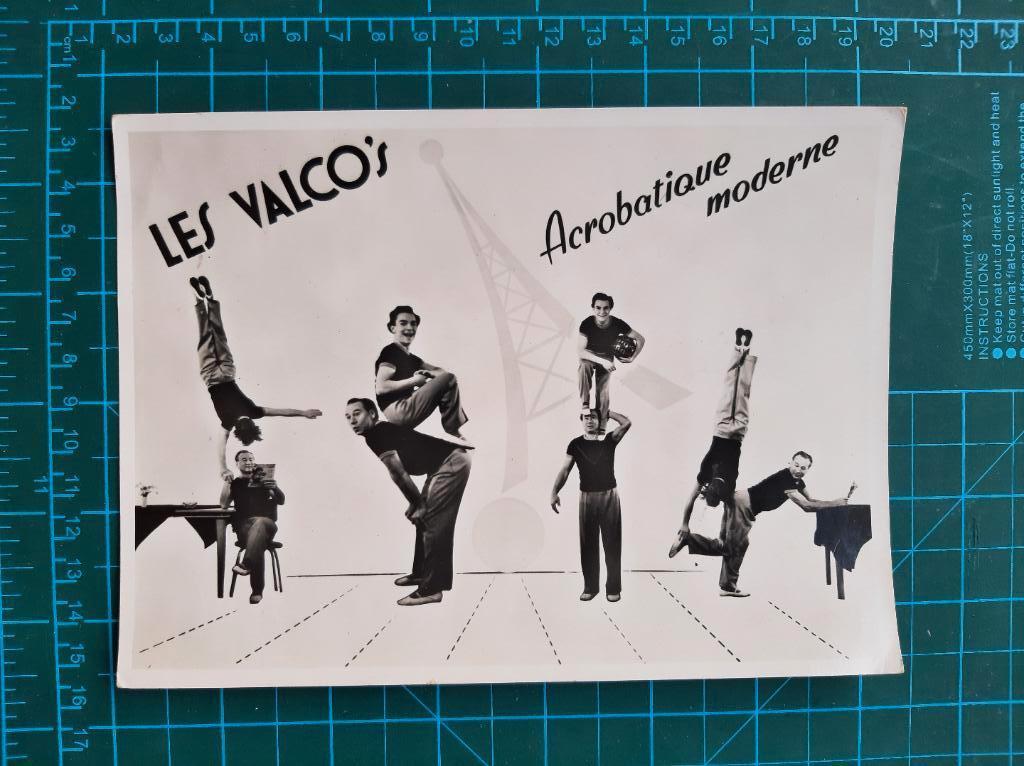 ansichtkaart Acrobatique moderne Les Valco's, Verzamelen, Ophalen of Verzenden, 1980 tot heden, Ongelopen, Sterren en Beroemdheden