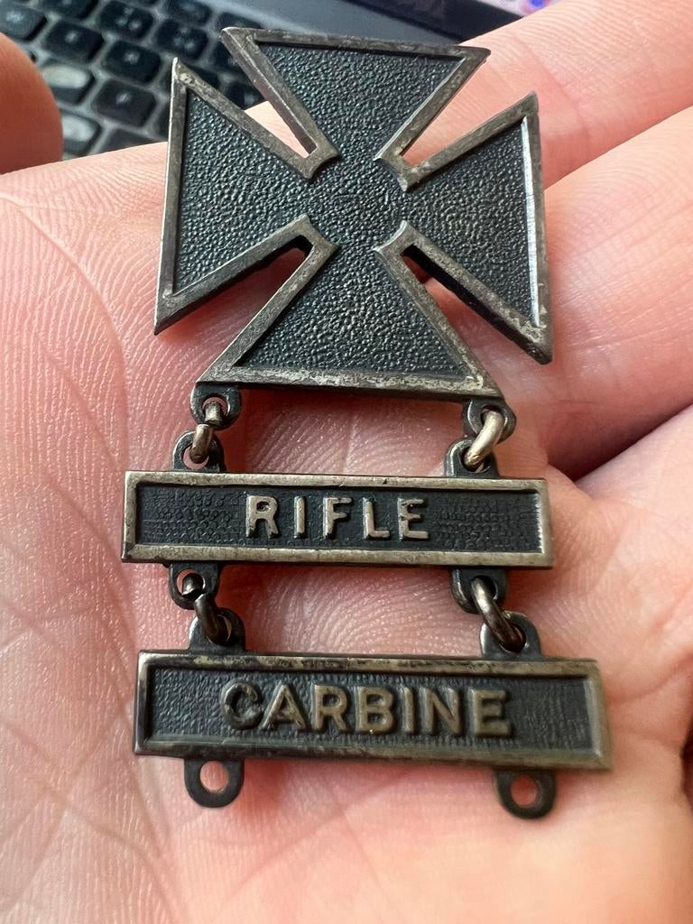 WO2 Amerikaans M1 Garand Carbine MArksman Badge sterling, Ophalen of Verzenden, Duitsland, Embleem of Badge
