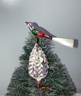 Oude kerstbal ornament; vogeltje op dennenappel, Diversen, Kerst, Ophalen of Verzenden, Gebruikt