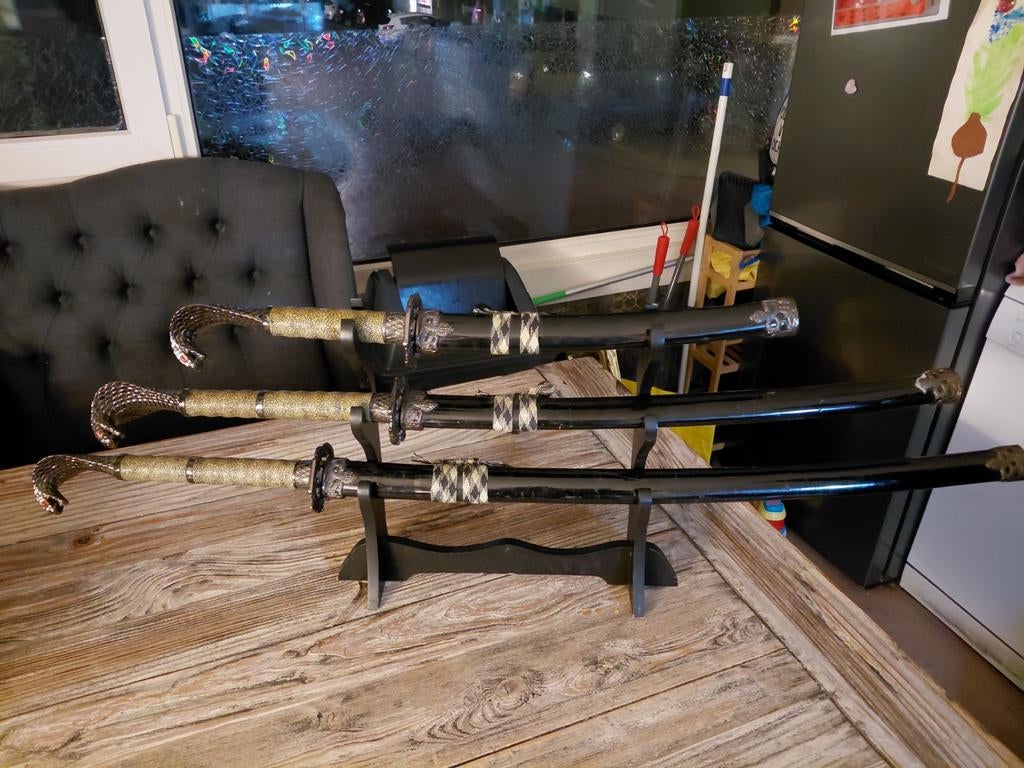 Set van 3 decoratieve katana's met slangenhandvat, Antiek en Kunst, Antiek | Overige Antiek, Ophalen