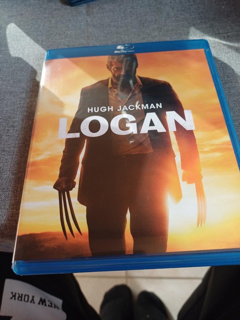 Logan, Verzenden, Zo goed als nieuw