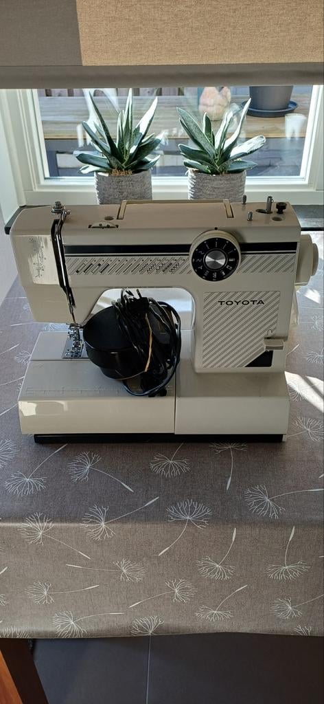 Naaimachine Toyota M 540 i.z.g.s, Hobby en Vrije tijd, Naaimachines en Toebehoren, Ophalen of Verzenden, Naaimachine, Overige merken