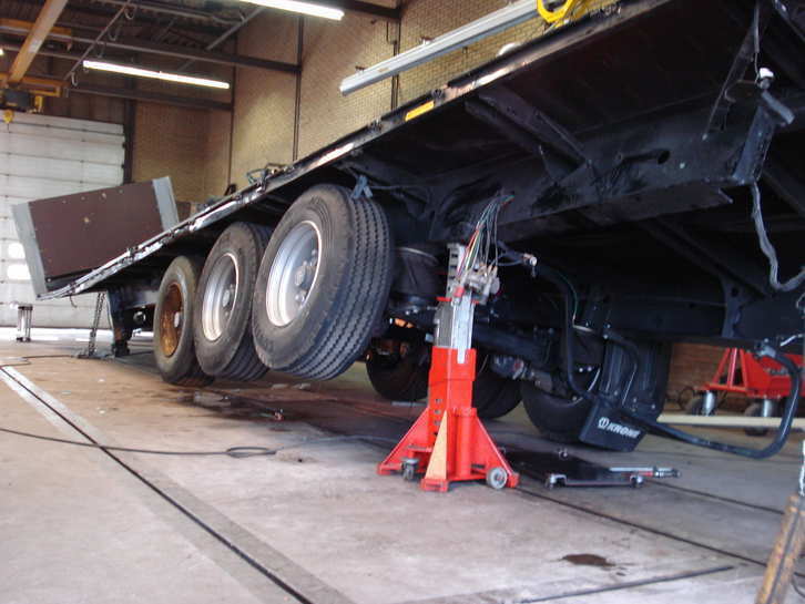 RICHTWERK , RICHTEN TRUCK , AGRARISCHE MACHINES FRIESLAND, Blikschade