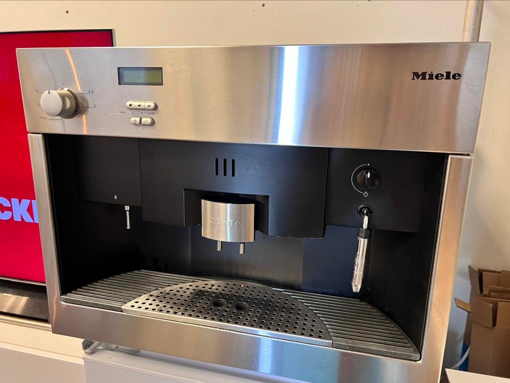 Miele CVA620, Witgoed en Apparatuur, Koffiezetapparaten, Zo goed als nieuw, Koffiebonen, Koffiemachine, 10 kopjes of meer, Stoompijpje