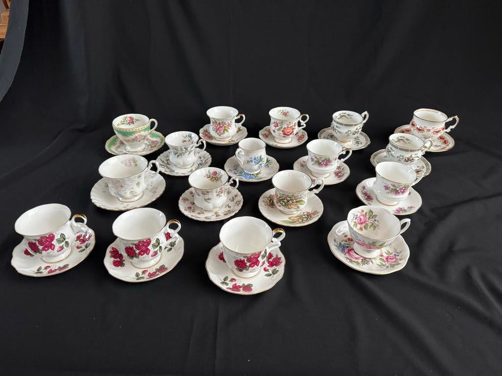 17 Vintage Kop en Schotels - Diverse Merken, Ophalen