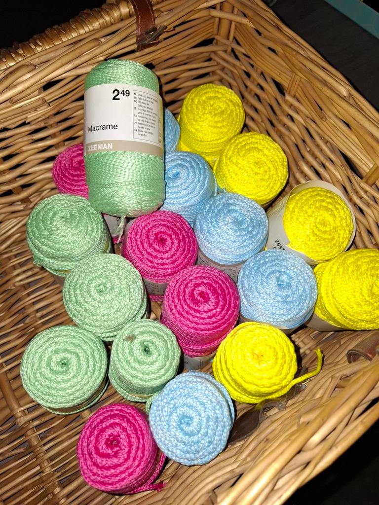 Vrolijke kleurtjes Macrame garen, Hobby en Vrije tijd, Ophalen of Verzenden, Nieuw
