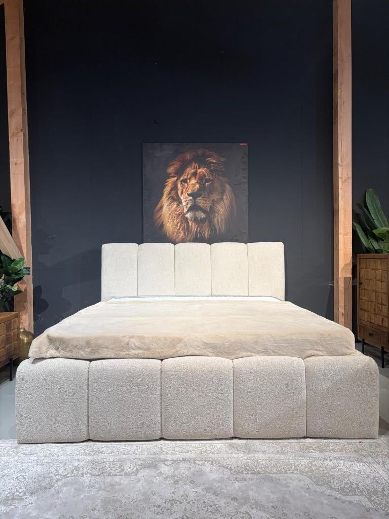 Prachtige boucle boxspring opbergruimte | Showroom vianen, Info@trendvortex.com, Boucle, velvet, modern, lux, Ophalen of Verzenden