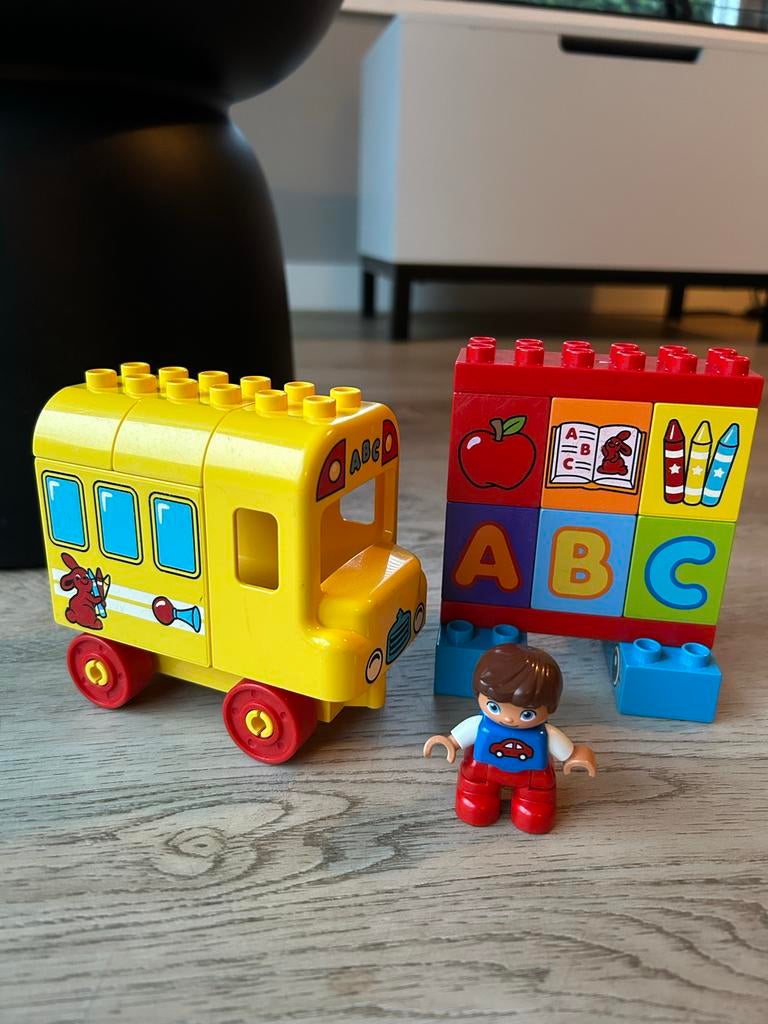 Lego Duplo Schoolbus 10603 - Complete Set, Ophalen of Verzenden, Zo goed als nieuw, Complete set, Duplo