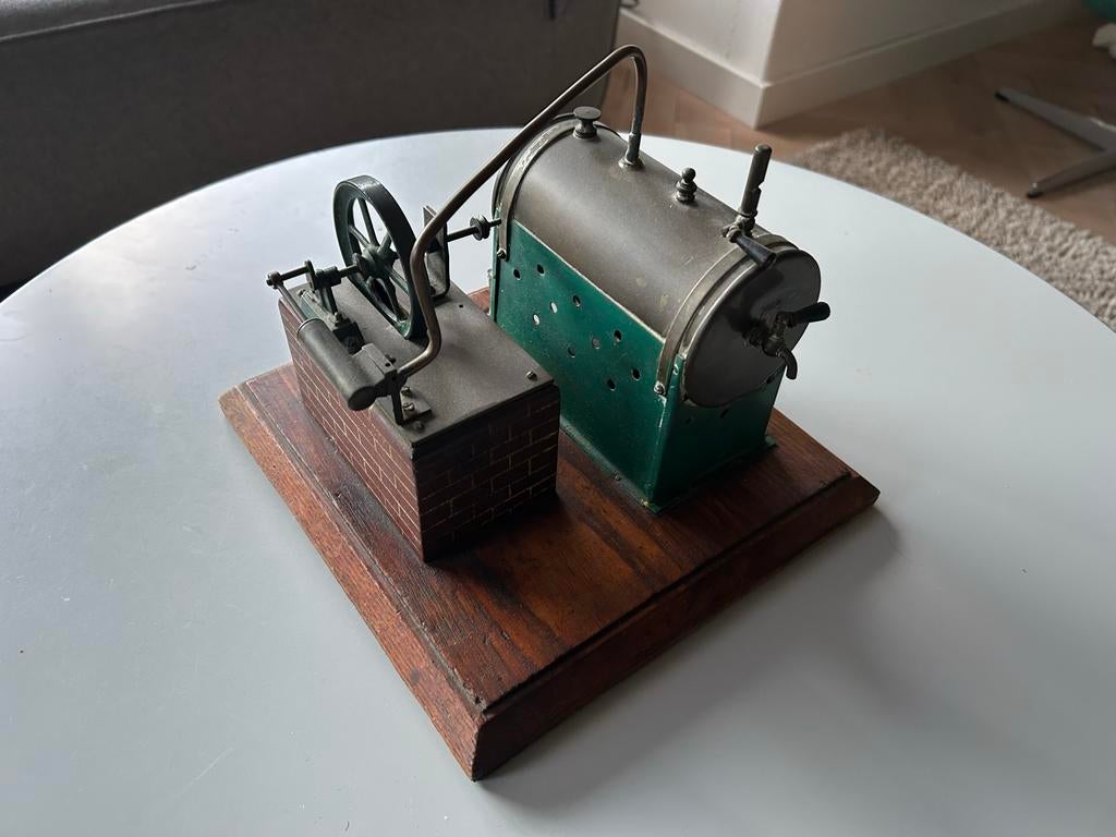 Klassieke Stoommachine Model, Ophalen