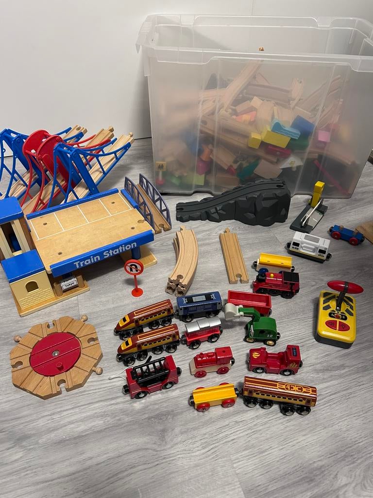Grote houten treinset: Brio/Mix incl. elektrische treinen, Ophalen, Gebruikt, Overige typen