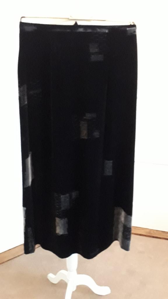 Prachtige zwarte rok van Laura Ashley    mt 40   NIEUW !!, Kleding | Dames, Rokken, Zo goed als nieuw, Maat 38/40 (M), Zwart, Onder de knie