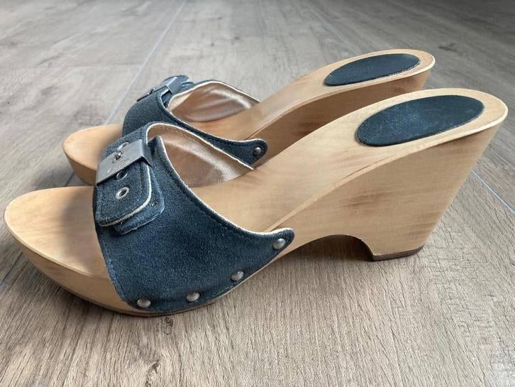 Hoge grijze suède leren Scholl kleppers met sleehak mt 39, Kleding | Dames, Schoenen, Gedragen, Sandalen of Muiltjes, Grijs, Ophalen of Verzenden