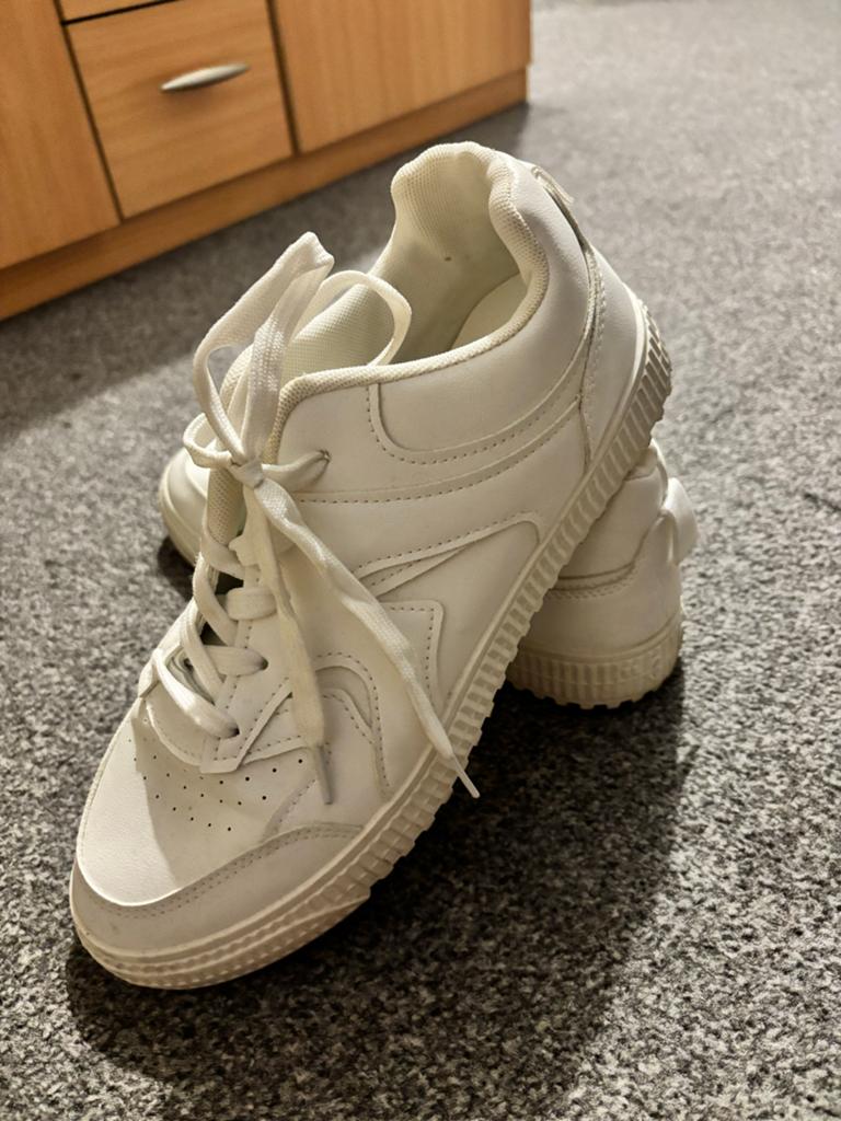 Witte sneakers - Zo goed als nieuw, Ophalen of Verzenden, Zo goed als nieuw, Wit, Sneakers of Gympen