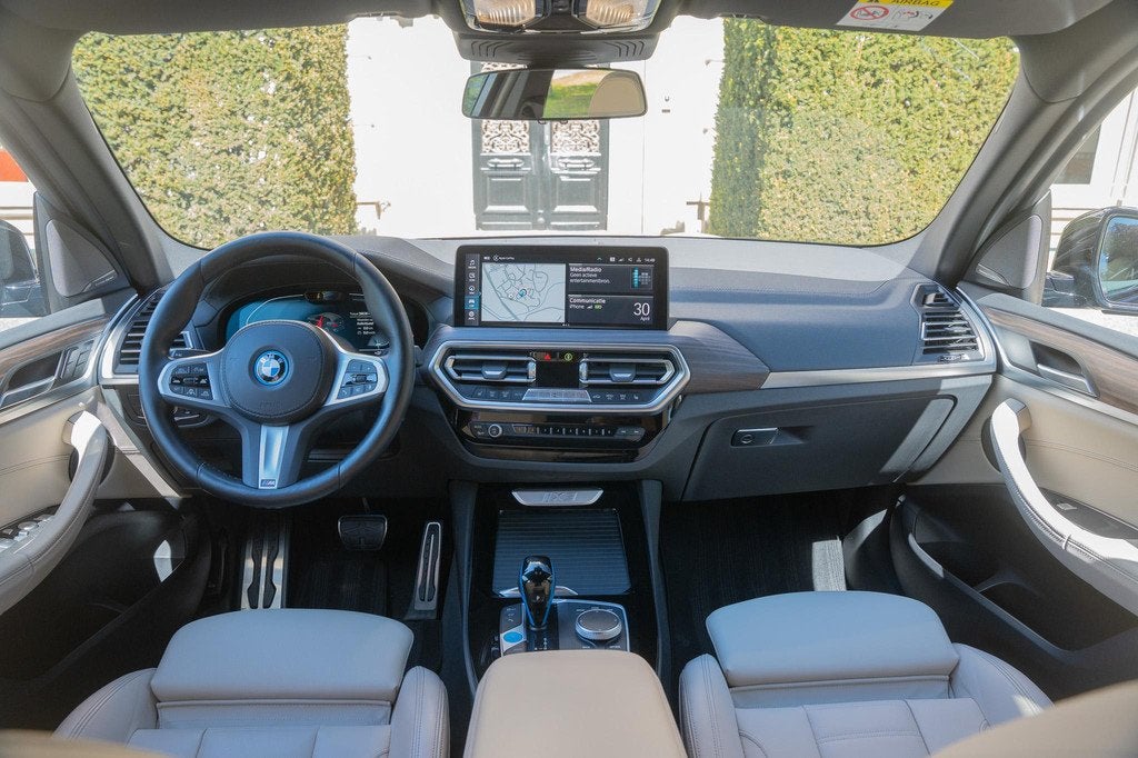BMW iX3 High Executive 80 kWh PANO | ADAPTIVE | LASER | MEMO, Auto's, BMW, Automaat, Achterwielaandrijving, Gebruikt, 750 kg