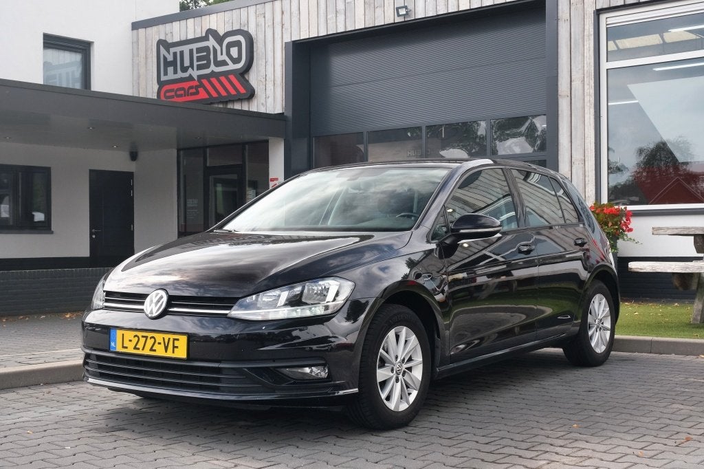 Volkswagen Golf 1.0 TSI Trendline (bj 2019), Dealer onderhouden, Stof, Zwart, Bedrijf