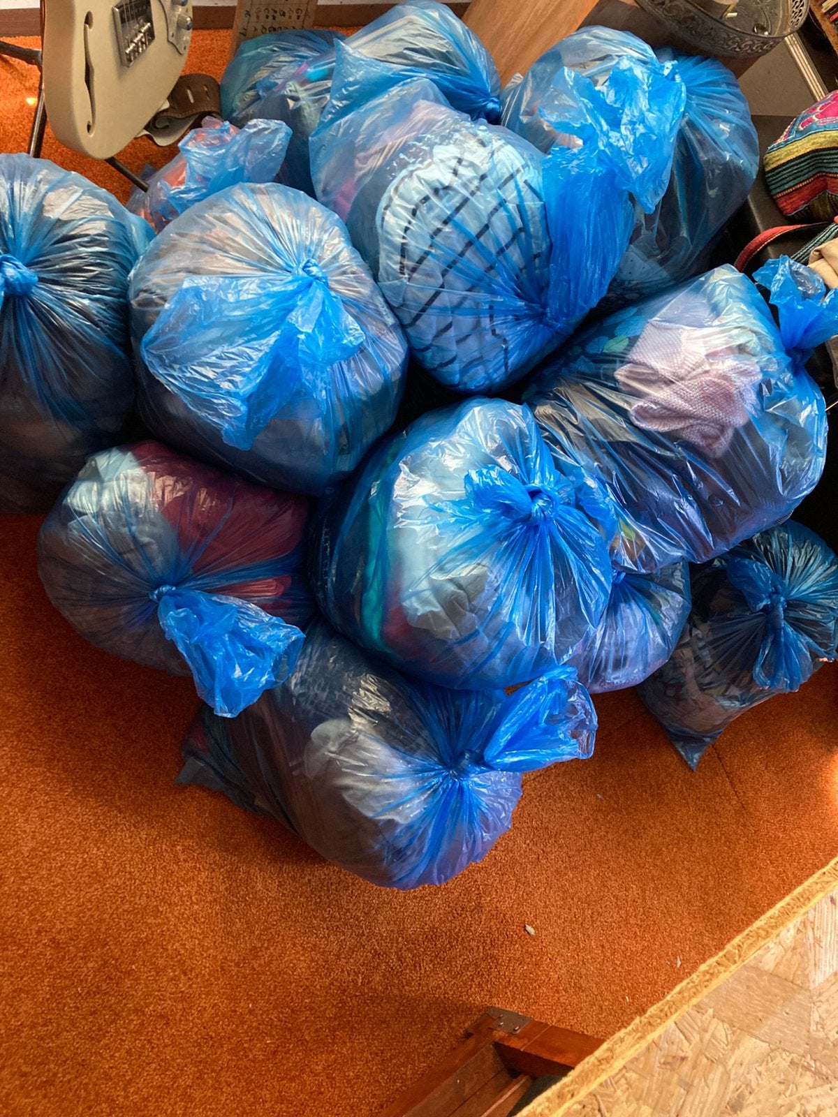 Partij kleding 35 zakken, Ophalen