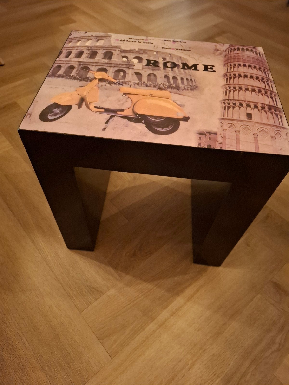 Bijzettafel met Rome-thema - Vespa en Colosseum, Ophalen, Minder dan 45 cm, Minder dan 55 cm, Gebruikt