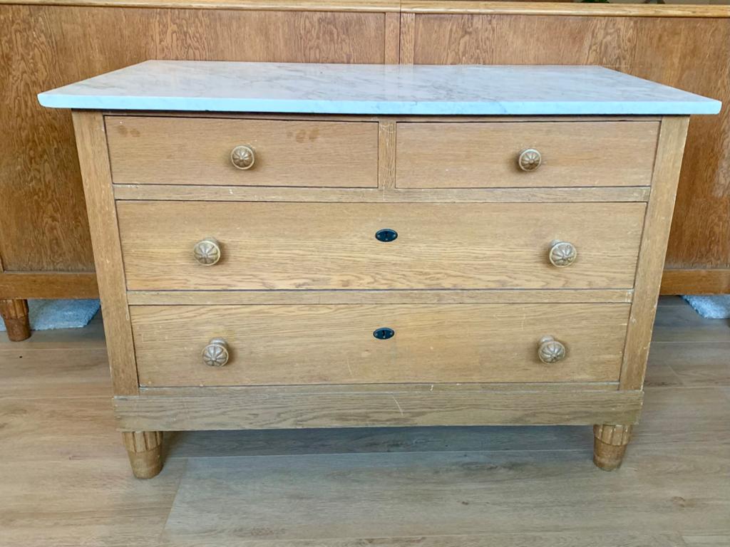 Vintage eikenhouten commode met marmeren blad, Huis en Inrichting, Kasten | Dressoirs, 100 tot 150 cm, 50 tot 75 cm, Met lade(s)