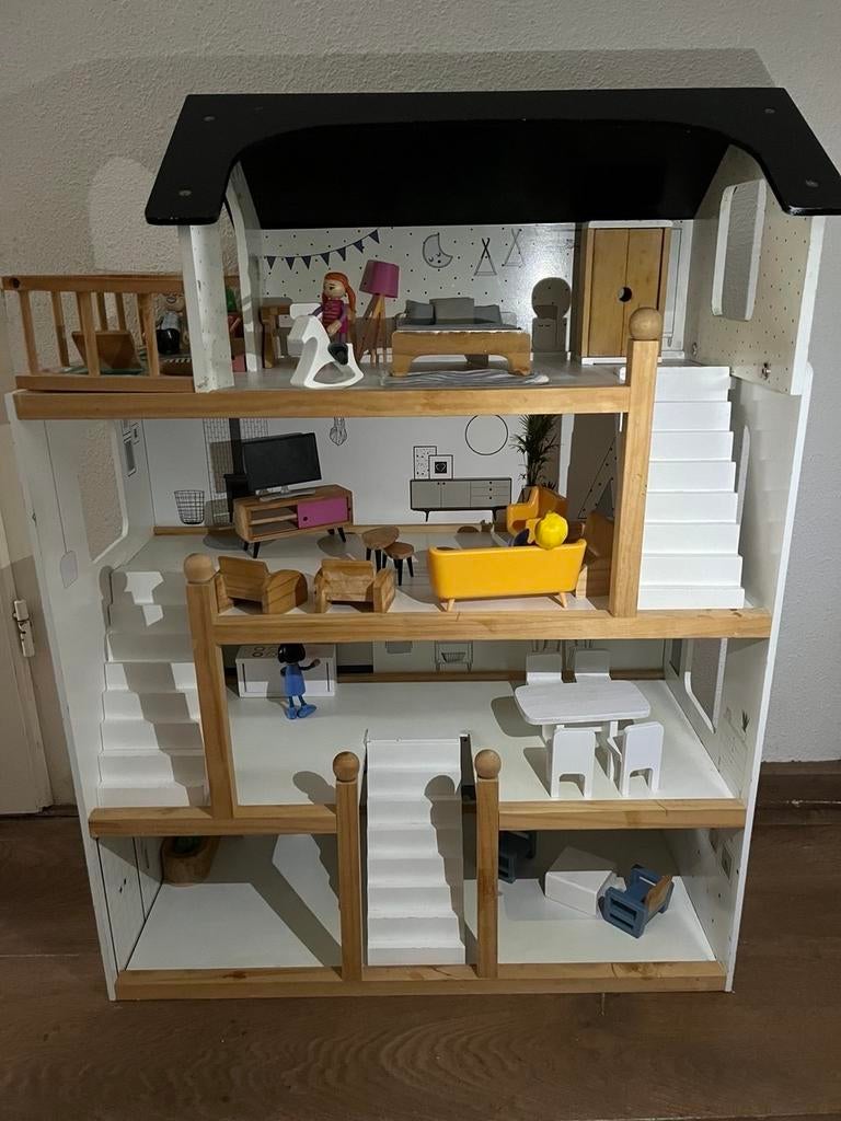 Houten Poppenhuis met Meubels, Ophalen, Gebruikt, Jongen of Meisje